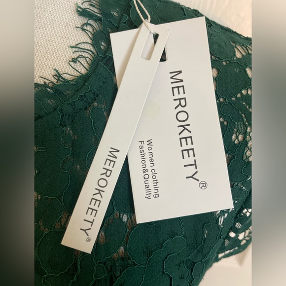 Women’s sleeveless floral lace cocktail dress - Picture 2 of 4